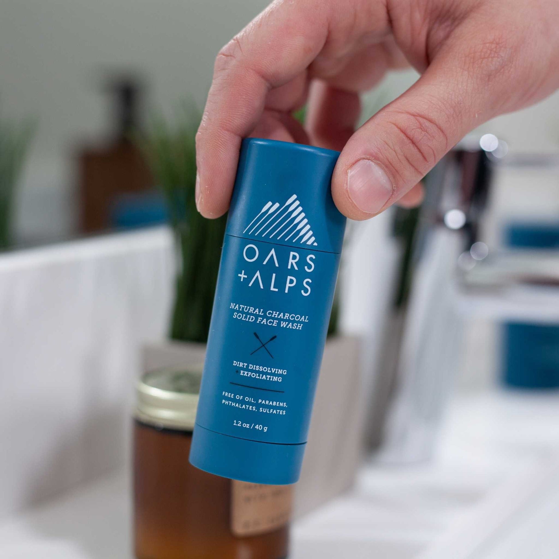 Oars + Alps Charcoal Solid Face Wash - MANEPRINT