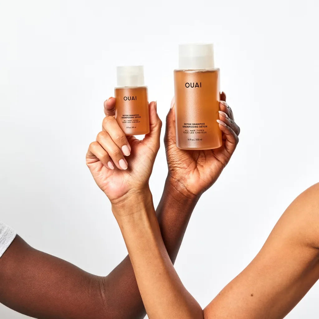 OUAI Detox Shampoo at MANEPRINT โ a clarifying shampoo that deeply cleanses product buildup, excess oil, and hard water residue for refreshed, balanced hair. (1)