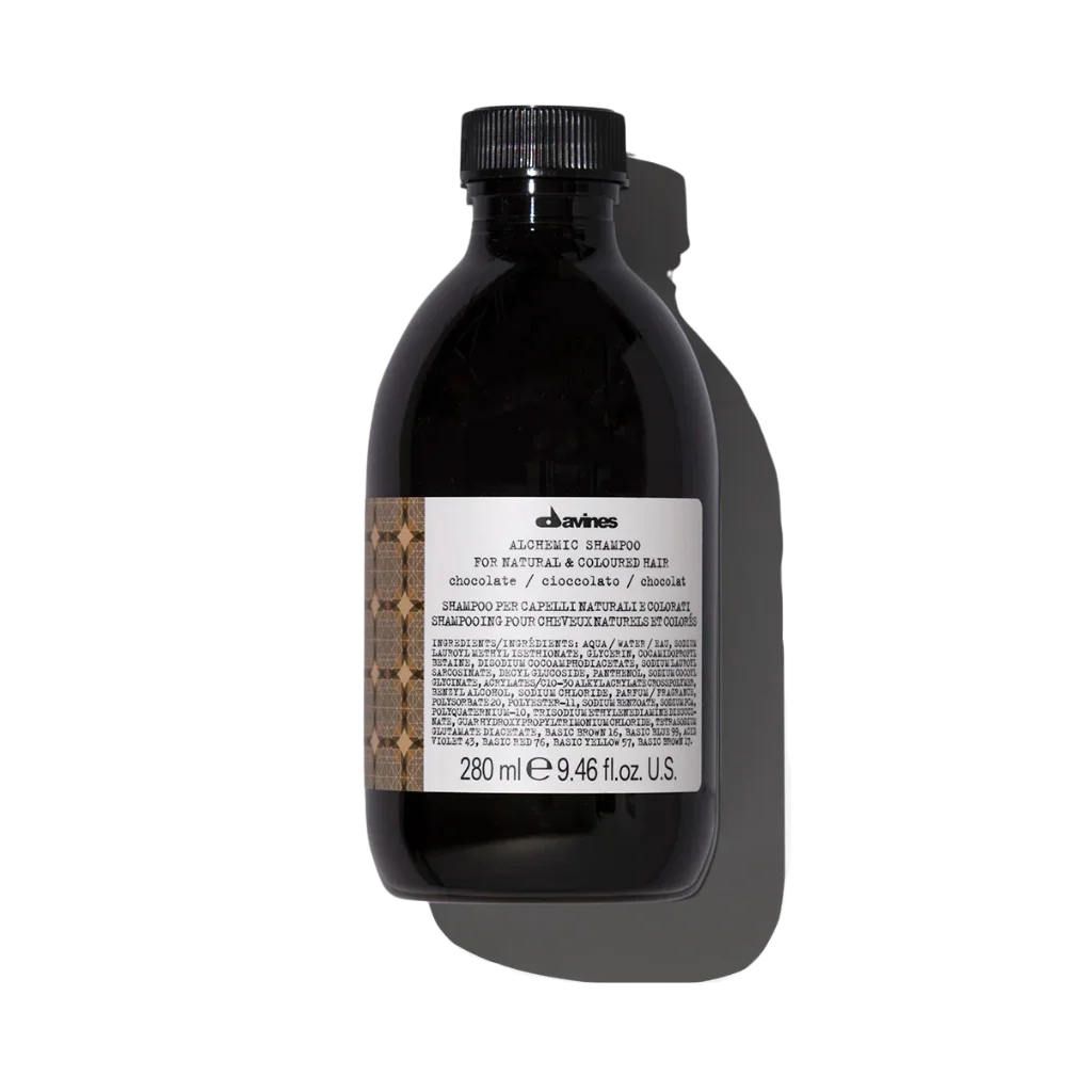 Davines ALCHEMIC Shampoo Chocolate - Chocolate shampoo for brown and black hair - Color-enhancing shampoo for dark brown or black tones. Alchemic Shampoo Chocolate intensifies and illuminates these natural or colored dark brown shades.