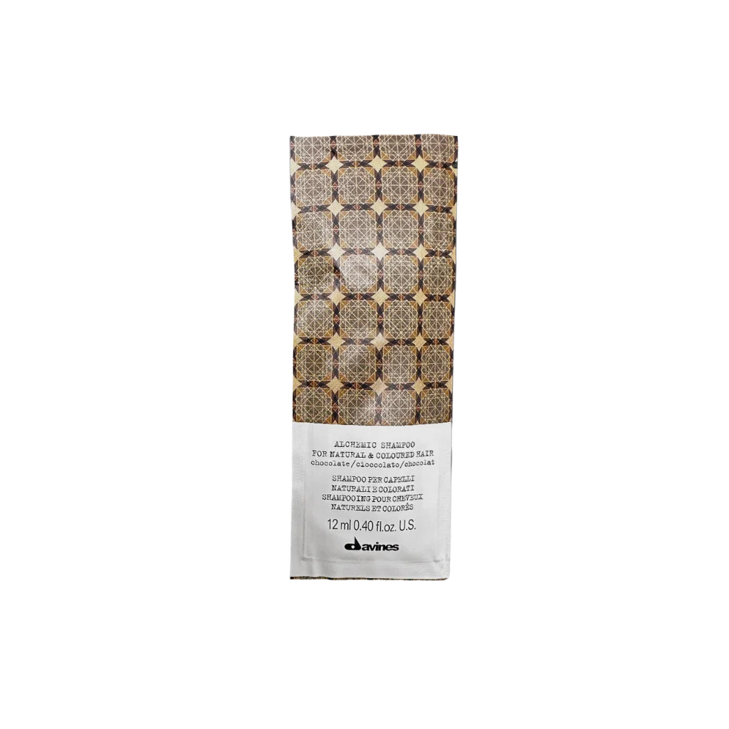 Davines ALCHEMIC Shampoo Chocolate - Chocolate shampoo for brown and black hair - Color-enhancing shampoo for dark brown or black tones. Alchemic Shampoo Chocolate intensifies and illuminates these natural or colored dark brown shades. (2)