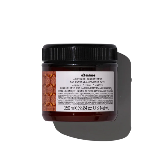 Davines ALCHEMIC Conditioner Copper - Illuminating conditioner for red hair tones - Color-enhancing conditioner for warm red and copper tones. Alchemic Conditioner Copper intensifies and illuminates these natural or colored warm red shades.