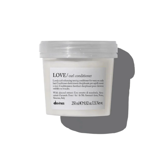 LOVE CURL Conditioner - Protein-rich hair conditioner for curly hair - Conditioner to enhance and control wavy or curly hair. Its formula makes the hair soft and light giving elasticity and volume without weighing it down.