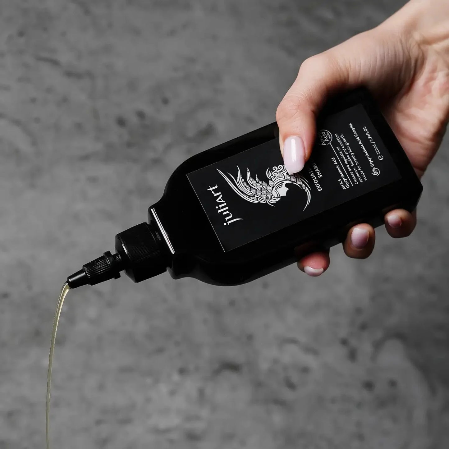 juliArt Exfoliating Liquid Shampoo